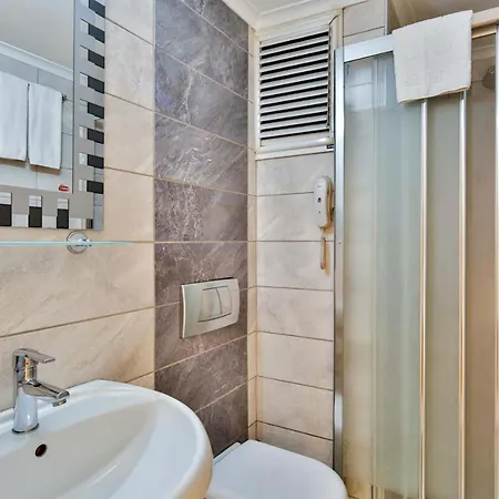 Adalya Oeznil מלון מנבגט