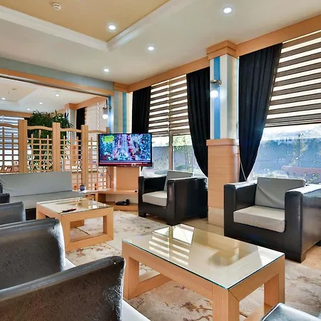 Adalya Oeznil מלון